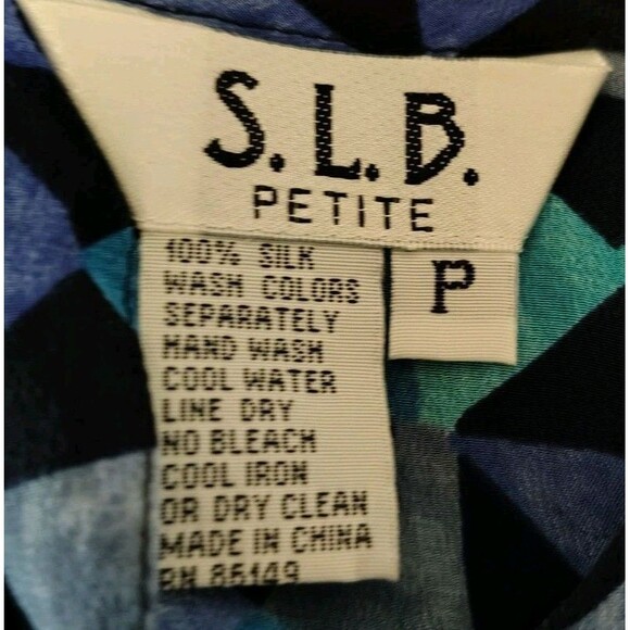 S.L.B. Petite Blouse Size PS Blue/Green/Black Triangle Pattern Silk Short Sleeve - Picture 2 of 6
